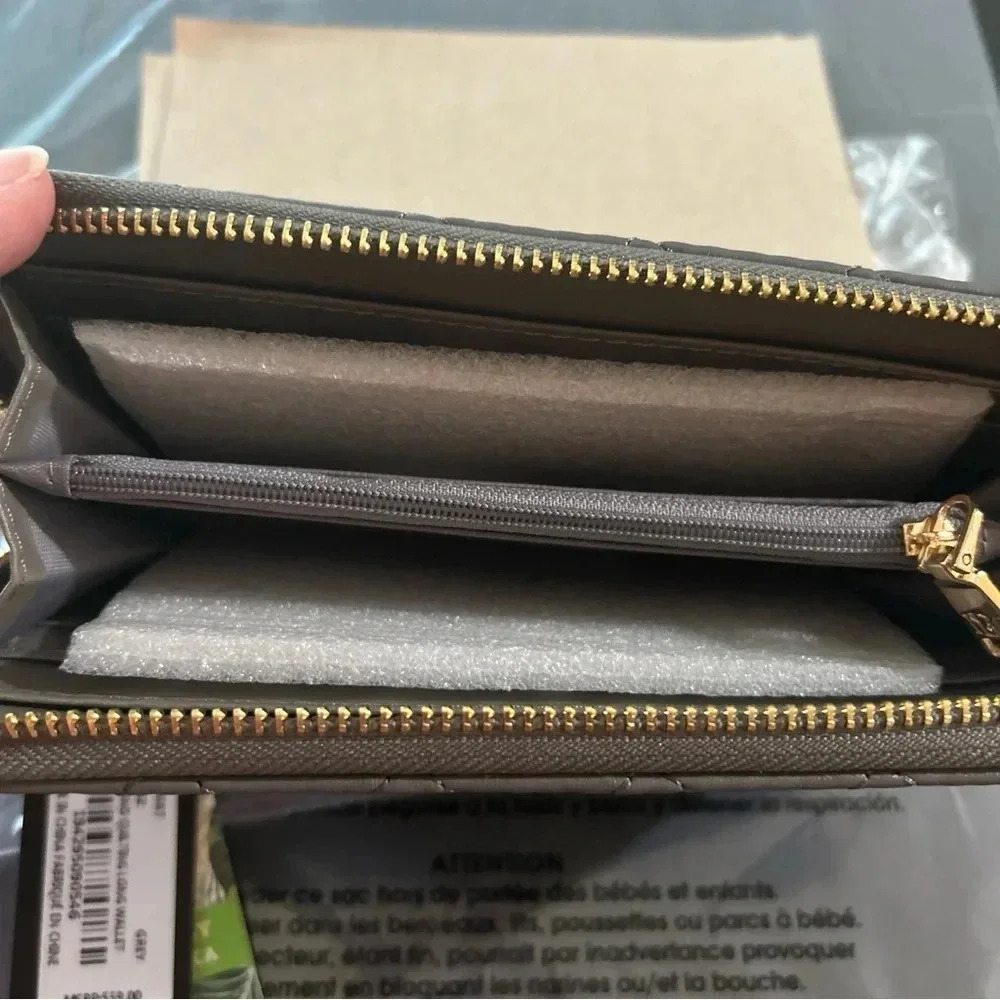 Badgley Mischka Diamond Quilting Long Wallet Gray Vegan Leather BM-4087 MSRP $59 - Picture 4 of 6